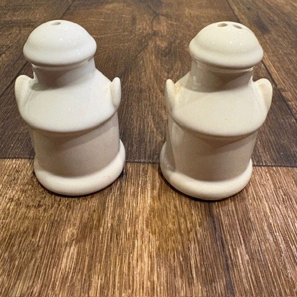 Vintage California Souvenir Salt and Pepper Shakers Milk Can Farm Scene - Picture 3 of 7